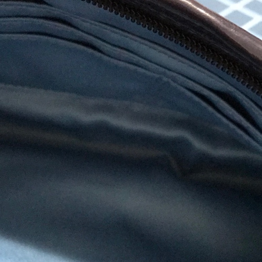 Coach multi color wristlet, satin inside and outside. Leather strap - Picture 4 of 5